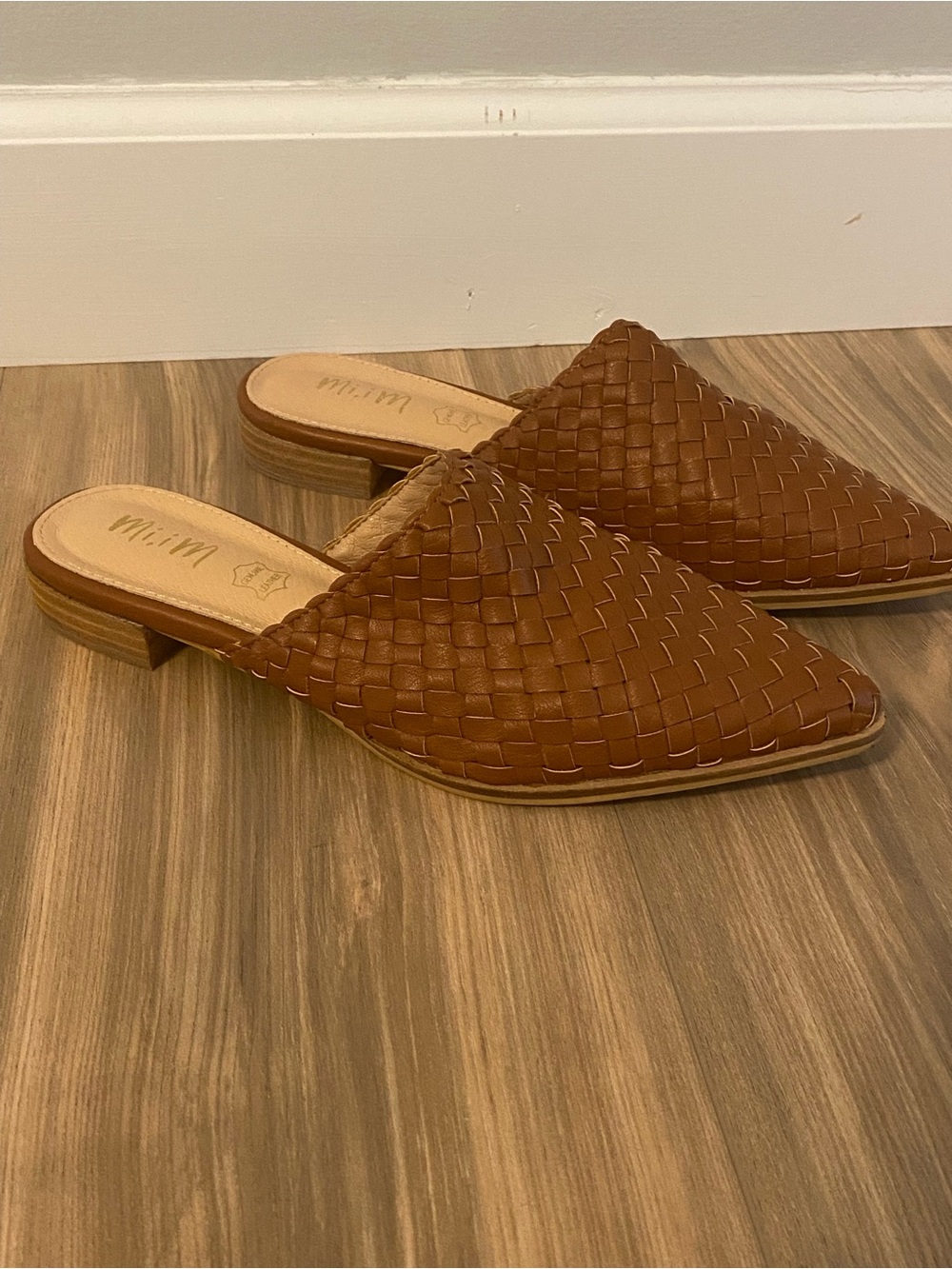 Mi.iM ladies 7.5 leather mules MiiM slip on tan shoes - Picture 4 of 9